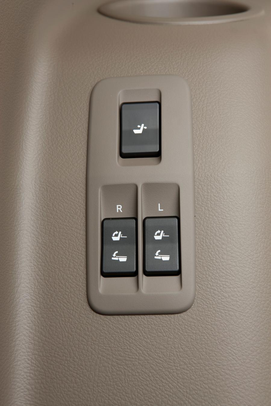  Lexus GX460 2010 года  (фото 35 из 153)